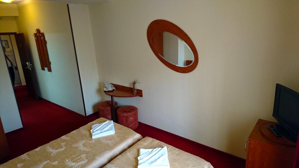 Hotel Pui De Urs Bukarest Kültér fotó