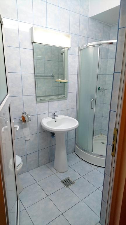 Hotel Pui De Urs Bukarest Kültér fotó