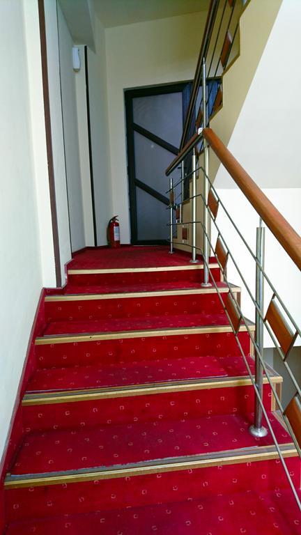 Hotel Pui De Urs Bukarest Kültér fotó